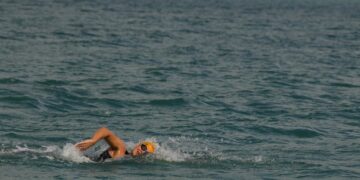 Matheus Melecchi e Vitória Farabulini triufam no Canal de Ilhabela