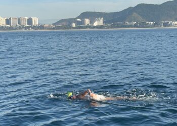 Anne Brumana conclui a Travessia do Leme ao Pontal