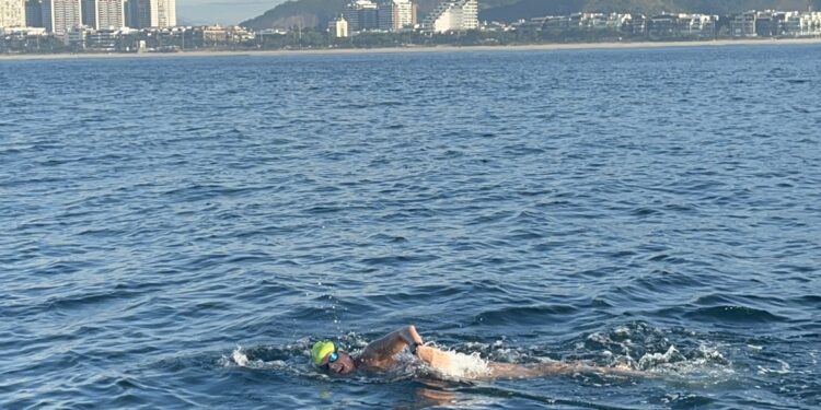 Anne Brumana conclui a Travessia do Leme ao Pontal