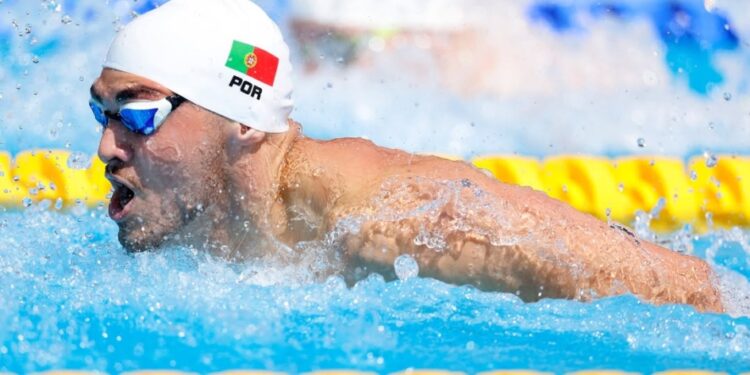 Diogo Ribeiro disputa evento amistoso de natação na Romênia