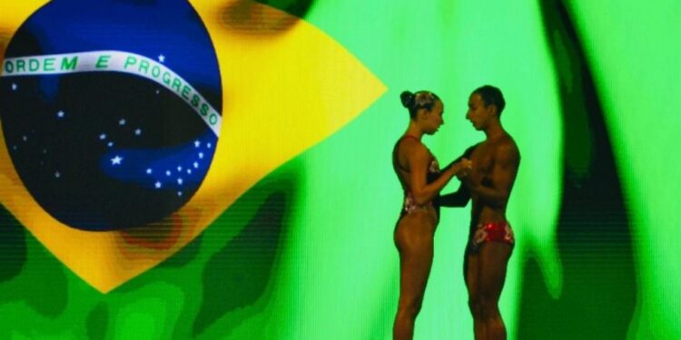 Brasil vai ao pódio na Copa do Mundo de Nado Artístico em Medellin