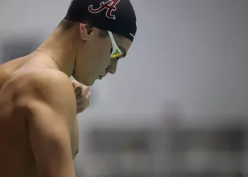 Leonardo Alcantara bate recorde brasileiro de jardas dos 1000 pela quarta vez