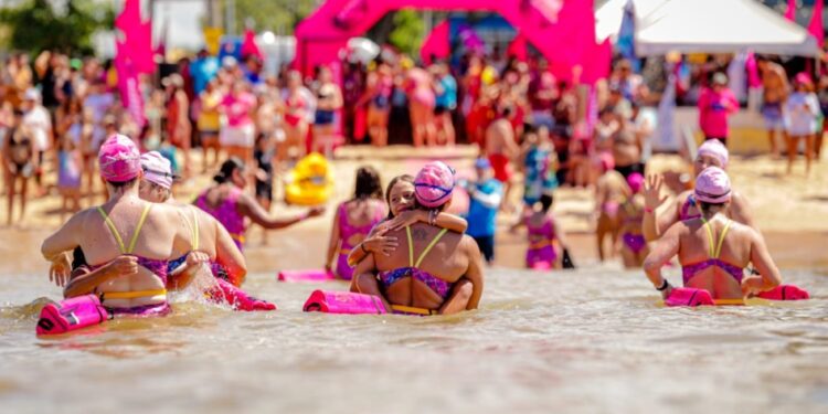 Fuga das Sereias transforma mar de Piúma em palco de sororidade e superação feminina