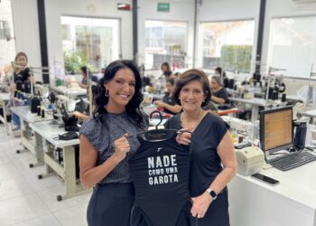 Mais que um maiô, um manifesto: “Nade Como Uma Garota” por Fabiola Molina