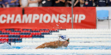 Luisa Bersi campeã do NAIA é escolhida melhor nadadora da competição