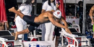 Nadador brasileiro é destaque em competição universitária nos EUA