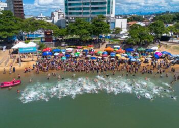 Circuito Desafio dos Mares reúne centenas de nadadores em Macaé
