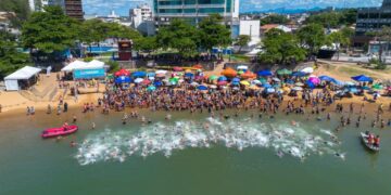 Circuito Desafio dos Mares reúne centenas de nadadores em Macaé