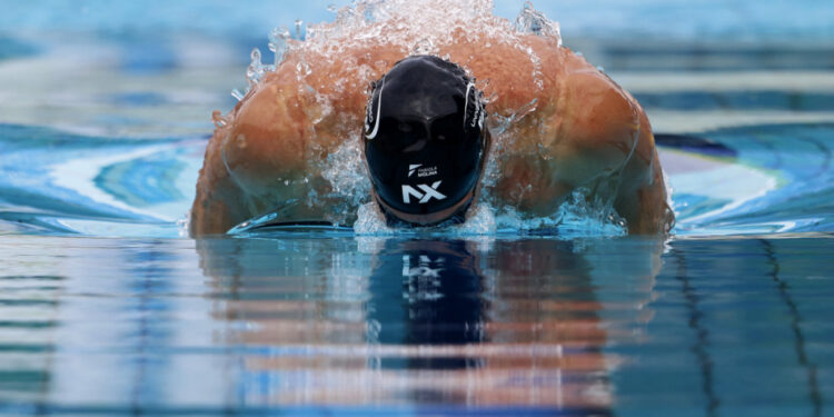Nicholas Santos volta ao Troféu Maria Lenk nadando borboleta nos 50m livre