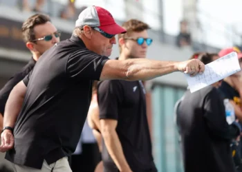 Treinador americano Dave Salo anuncia aposentadoria