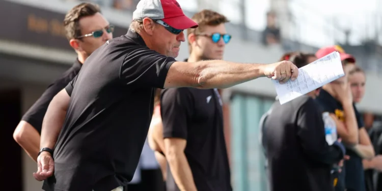 Treinador americano Dave Salo anuncia aposentadoria
