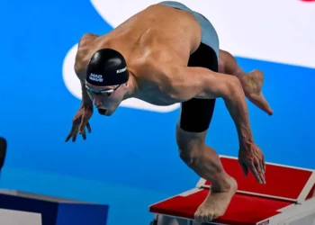 Egor Kornev nada os 50m livre para 21.06!