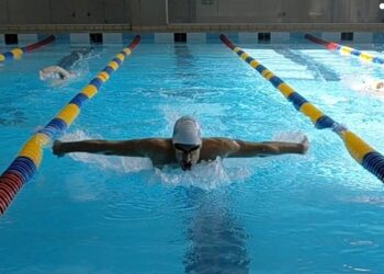 Do Mirim ao Infantil: Como a Clínica Aqua Experience ajusta a técnica dos jovens nadadores