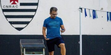 Alexandre Antunes do Álvares Cabral é o The Coach of the Meet do Brasileiro Infantil de Inverno