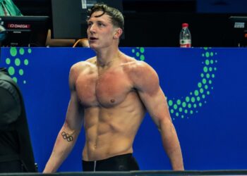 Pieter Coetze vence os 50m costas batendo o recorde da competição 3 vezes