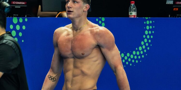 Pieter Coetze vence os 50m costas batendo o recorde da competição 3 vezes