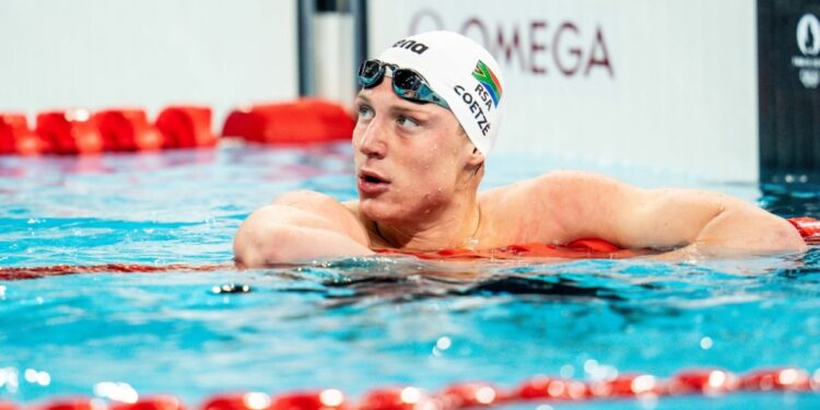 Pieter Coetze vence os 50m costas batendo o recorde da competição 3 vezes