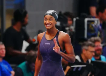 Sara Curtis volta a bater o recorde mundial no Campeonato Europeu