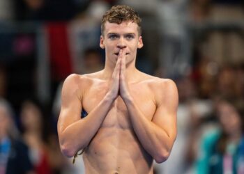 Leon Marchand desiste de provas de medley no Europeu