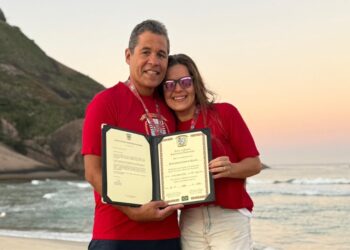 Casal completa com sucesso os 50 km da Travessia Praia Vermelha-Barra de Guaratiba