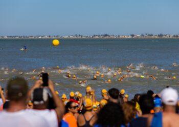 Desafio dos Mares em Rio das Ostras reune 800 nadadores