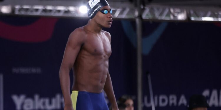 Matheus Ngome fecha seu ciclo no JEBS como melhor nadador da competição