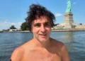 Guga Chacra nada 48 km ao redor de Manhattan em desafio de 8h35