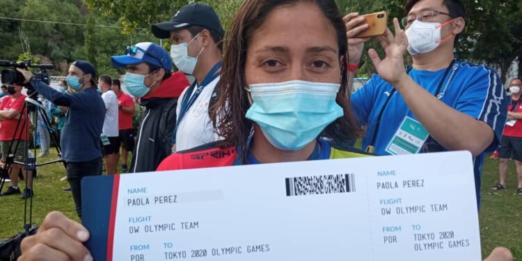 Lo pedís, lo tenés…el Presidente Maduro felicita a nadadora que pide más apoyo